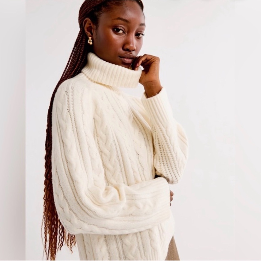 Abercrombie & Fitch Cream Turtleneck Sweater